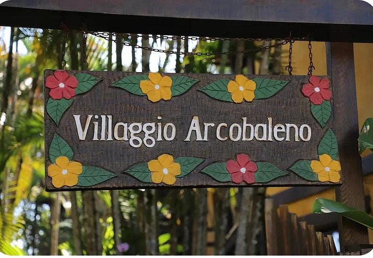 Casas em mini condomínio localizadas a cerca de 120 metros d