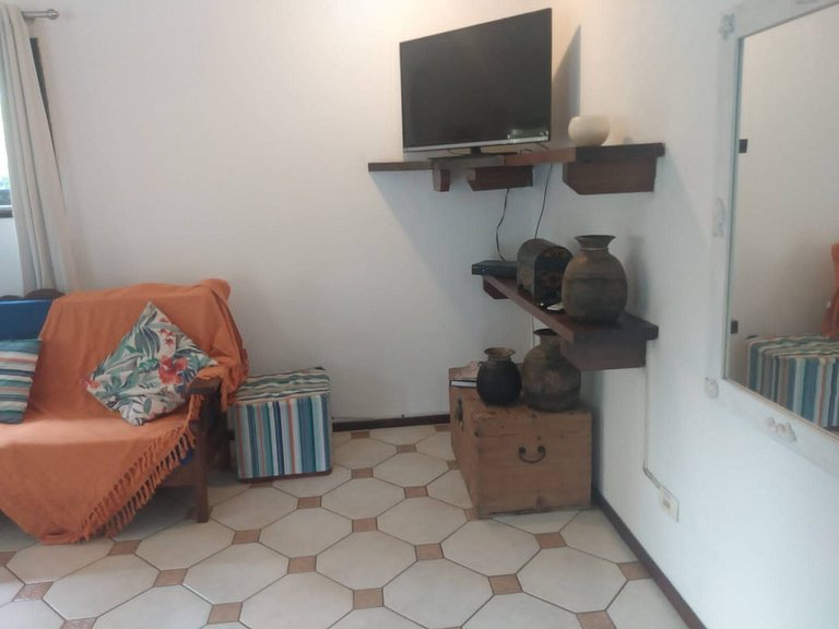 Refúgio a 140 metros da Praia da Baleia