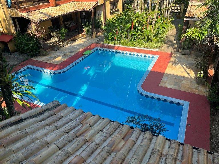 Refúgio a 140 metros da Praia da Baleia