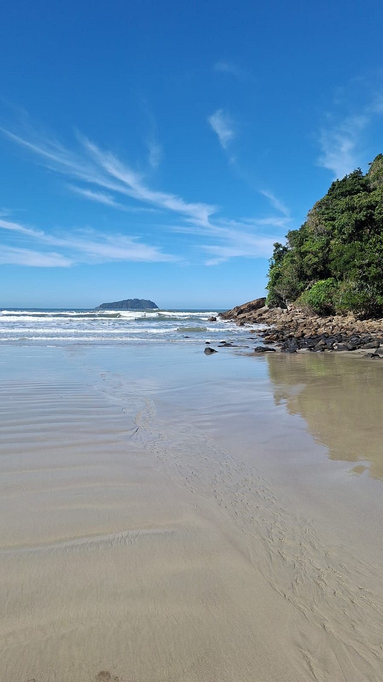 Refúgio a 140 metros da Praia da Baleia